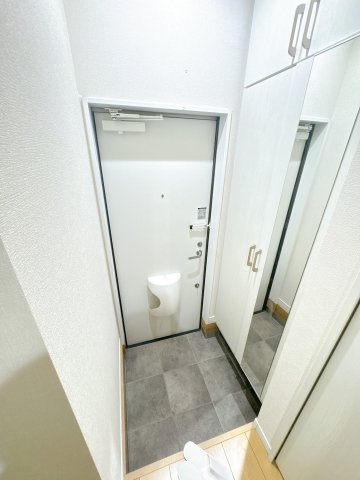 玄関　※同物件・同タイプの写真です