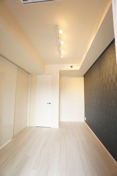 その他部屋・スペース　キッチン横の洋室約6帖
