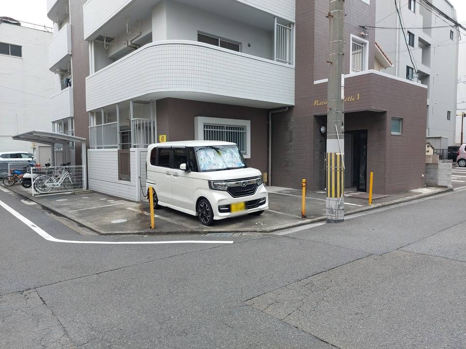 駐車場　駐車場