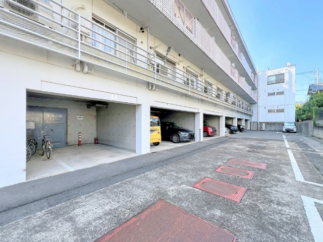 駐車場　駐車場
