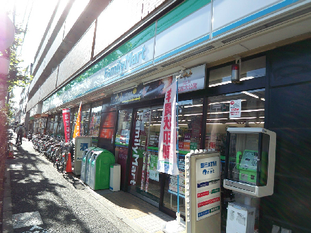 コンビニ　ファミリーマート 新代田駅前店（コンビニ）まで641m