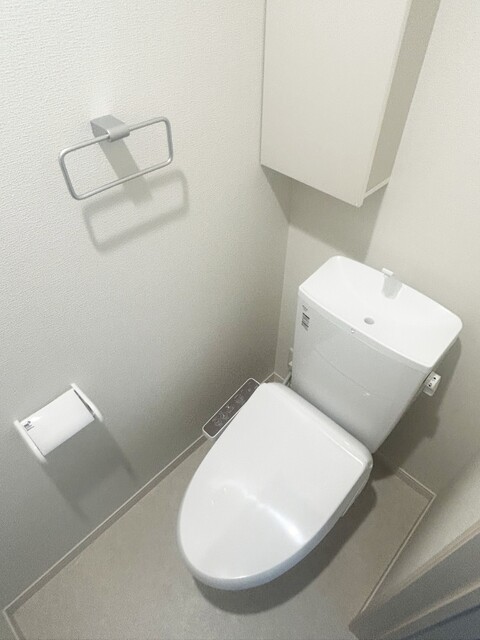 トイレ　温水洗浄機能付きのトイレ