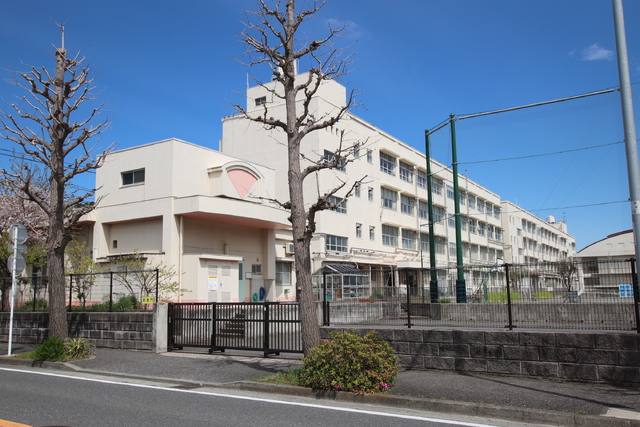 小学校　本郷小学校（小学校）まで400m