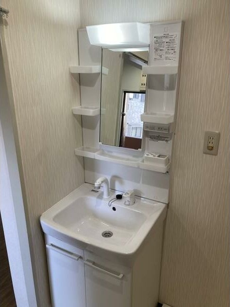 洗面設備　スペースが確保できる洗面所です