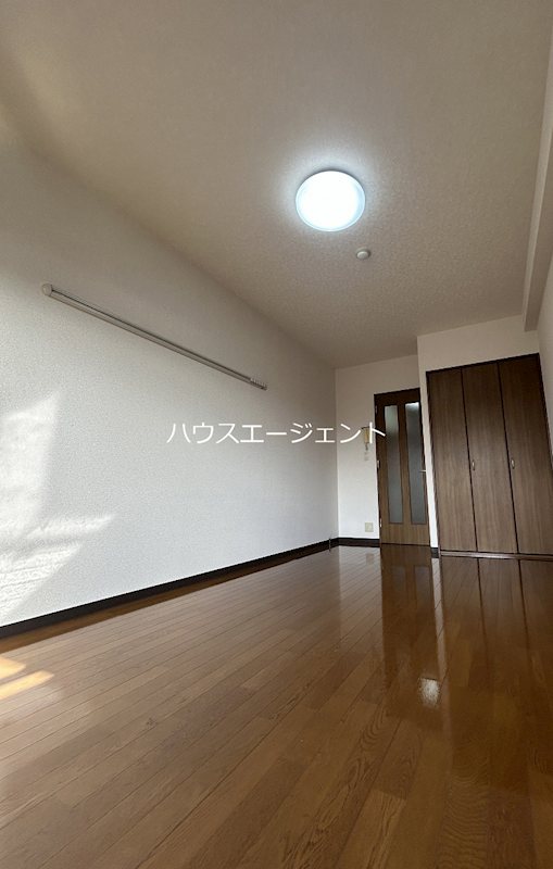 居室・リビング　日当たりの良い洋室です。※参考画像