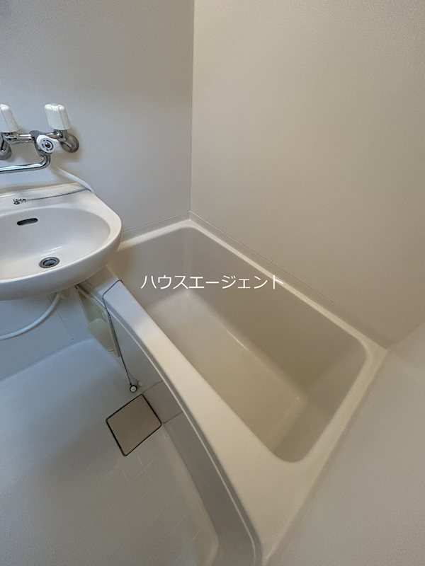 バス・シャワールーム　バストイレ別です。※参考画像