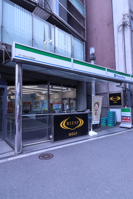 コンビニ　ファミリーマート（コンビニ）まで240m
