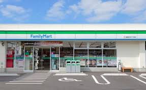 コンビニ　ファミリーマート 練馬石神井町八丁目店（コンビニ）まで450m