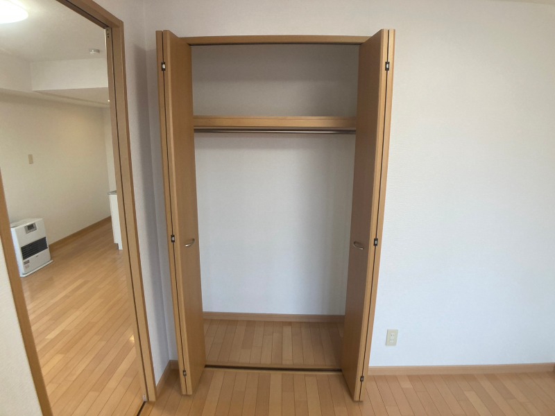 収納　寝室の収納です。部屋がすっきり片付きます。