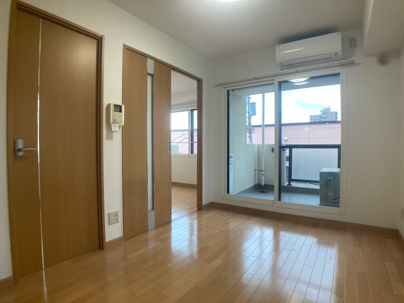 居室・リビング　広くてキレイなお部屋が広がっていて、充実した生活が送れそう。