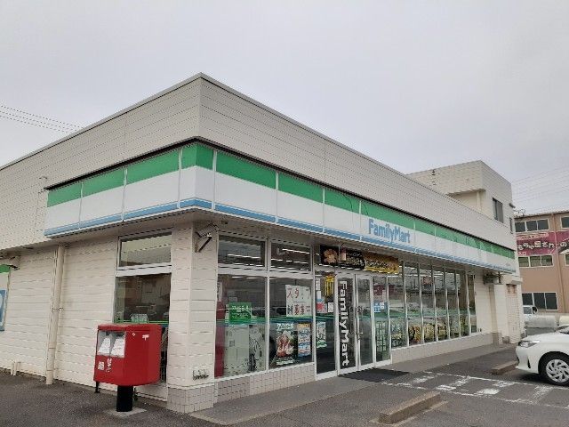 コンビニ　ファミリーマート（コンビニ）まで500m