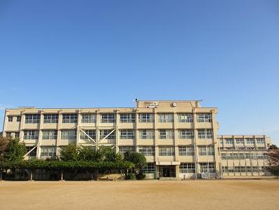 小学校　段上西小学校（小学校）まで458m