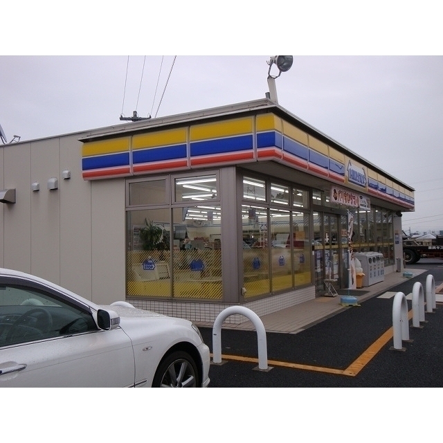 コンビニ　ミニストップ津県総合文化センター前店（コンビニ）まで1013m