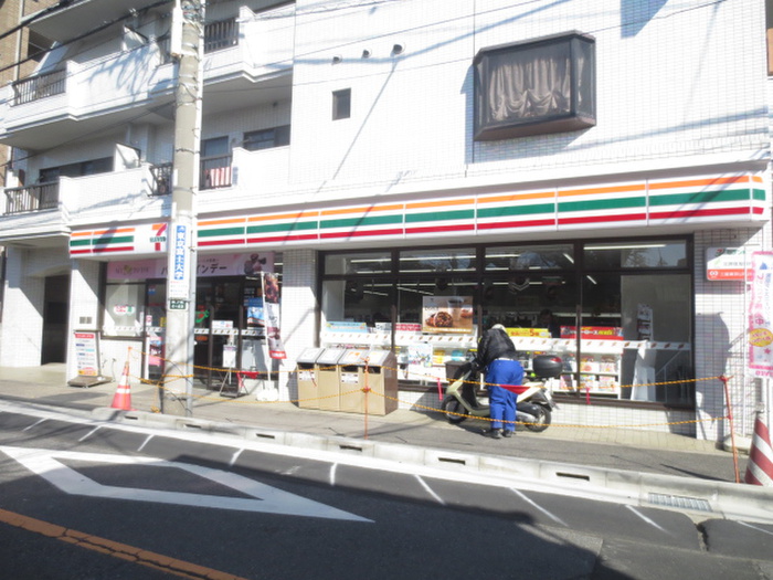 コンビニ　セブンイレブン 北区西ヶ原4丁目店（コンビニ）まで141m