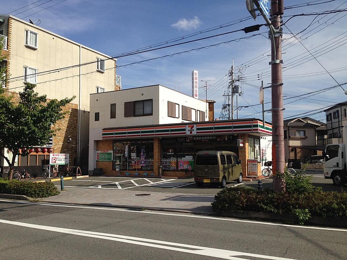 コンビニ　セブンイレブン（コンビニ）まで10m