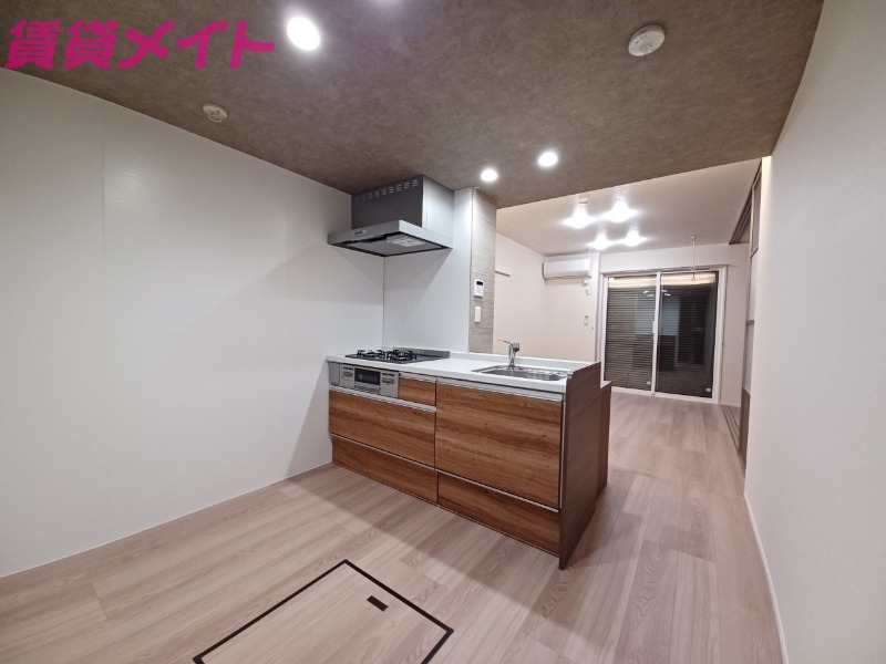 キッチン　同建物別部屋写真です