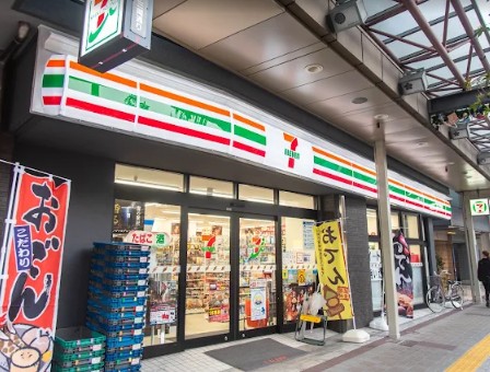 コンビニ　セブンイレブン江東亀戸4丁目店（コンビニ）まで256m