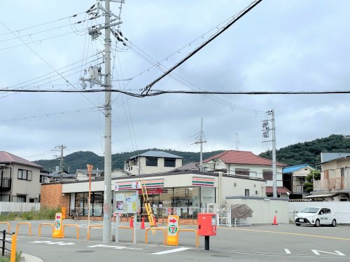 コンビニ　セブンイレブン 箕面坊島1丁目店（コンビニ）まで414m