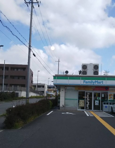 コンビニ　ファミリーマート 彩都粟生南店（コンビニ）まで483m