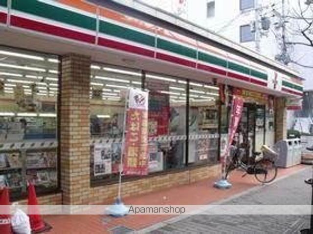 コンビニ　セブンイレブン（コンビニ）まで302m