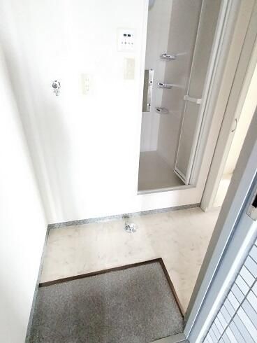 玄関　※別部屋参考写真