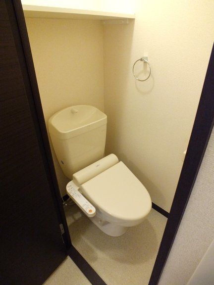トイレ　温水便座付き