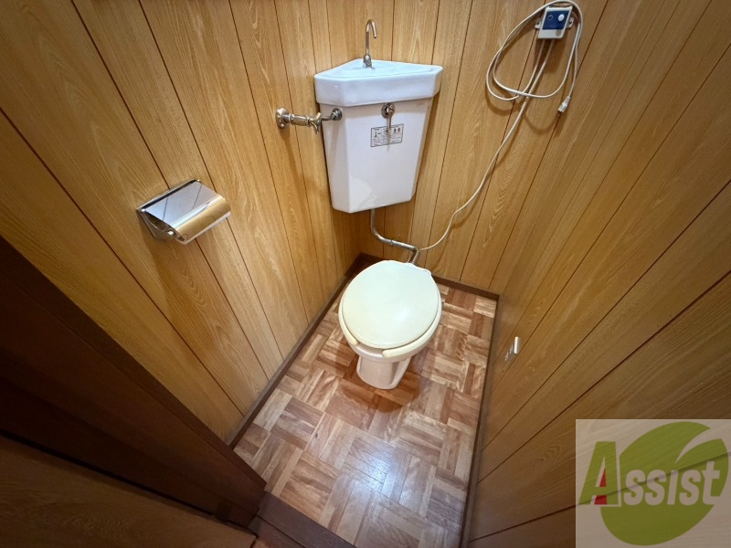 トイレ　こちらはトイレです。清潔感があり、安心して使用できます。