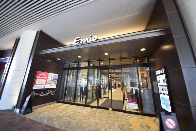 ショッピングセンター　Emio石神井公園（ショッピングセンター）まで448m
