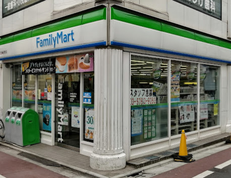 コンビニ　ファミリーマート 大田梅屋敷店（コンビニ）まで131m