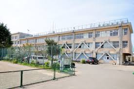 中学校　七生中学校（中学校）まで458m