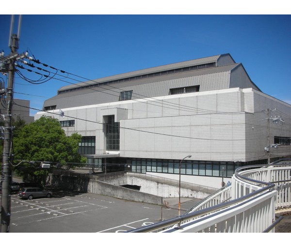 図書館　和歌山市民図書館（図書館）まで2008m