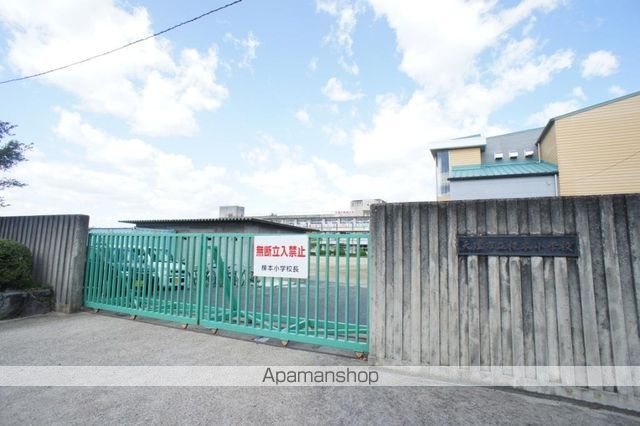 小学校　櫟本小学校（小学校）まで745m