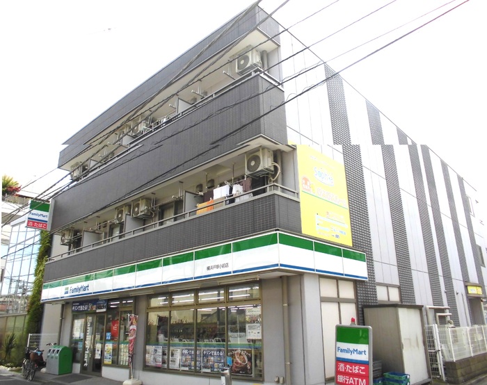 コンビニ　ファミリーマート 横浜戸塚小前店（コンビニ）まで184m