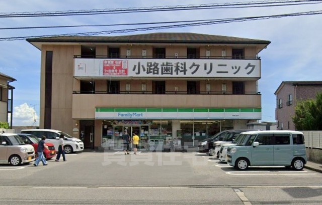 コンビニ　ファミリーマート　箕面白島（コンビニ）まで130m