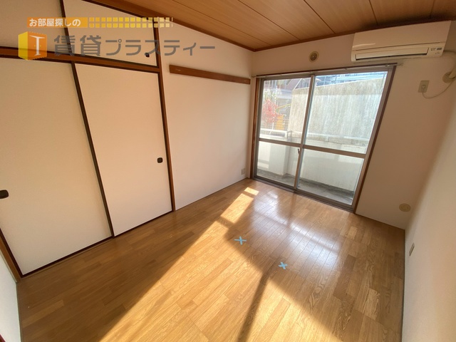 居室・リビング　陽射しが気持ちの良いお部屋ですね。