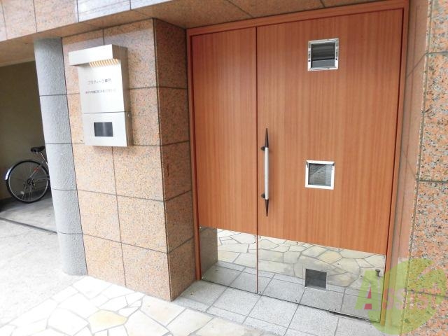 エントランス　清潔感のあるエントランスがお出迎え