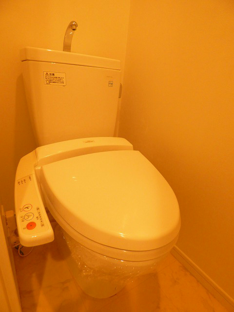 トイレ　ウォシュレット付き