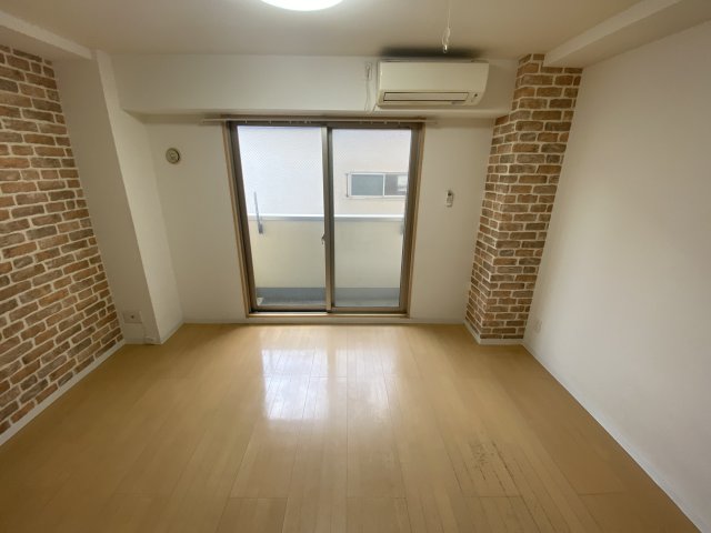 A-One Court OWADAの居間写真