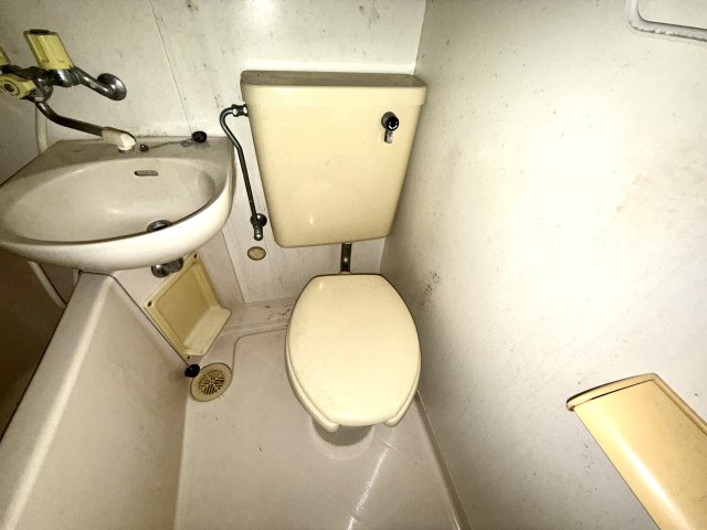 トイレ　浴室内にトイレがあります♪