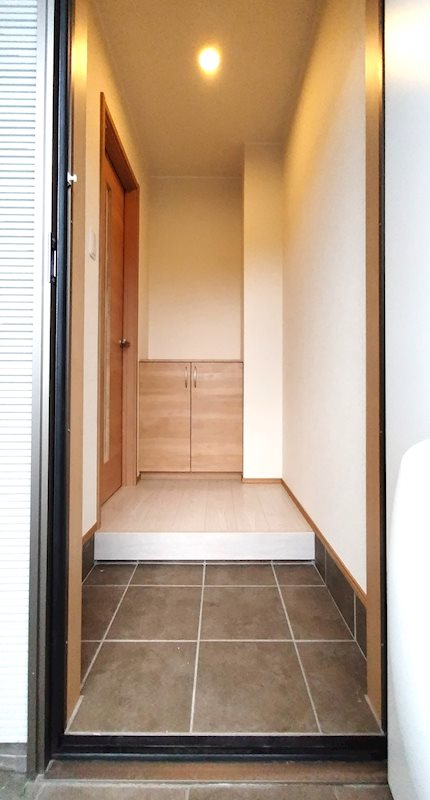玄関　写真は別号室