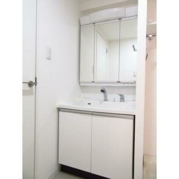洗面設備　※写真は同タイプ住戸です。