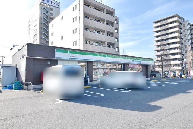 コンビニ　ファミリーマート浦和美園駅前店（コンビニ）まで408m