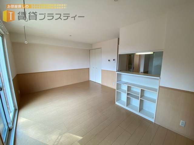 居室・リビング　※同建物別部屋写真