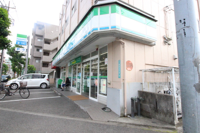 コンビニ　ファミリーマート　多摩連光寺店（コンビニ）まで1797m