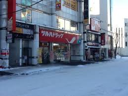 ドラックストア　ツルハドラッグ北24条店（ドラッグストア）まで382m