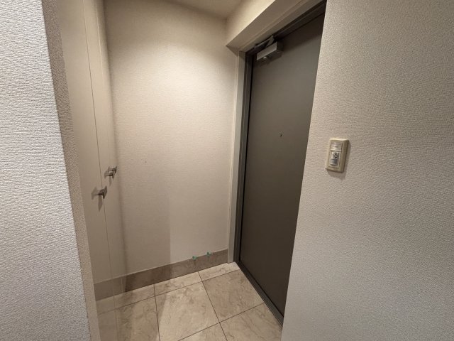 玄関　＊同間取り別部屋参照