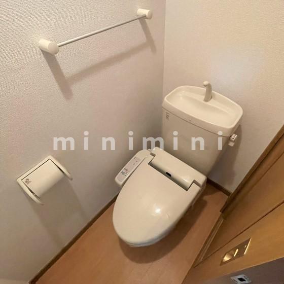 トイレ　※写真は別号室のものですので現状優先とさせていただきます