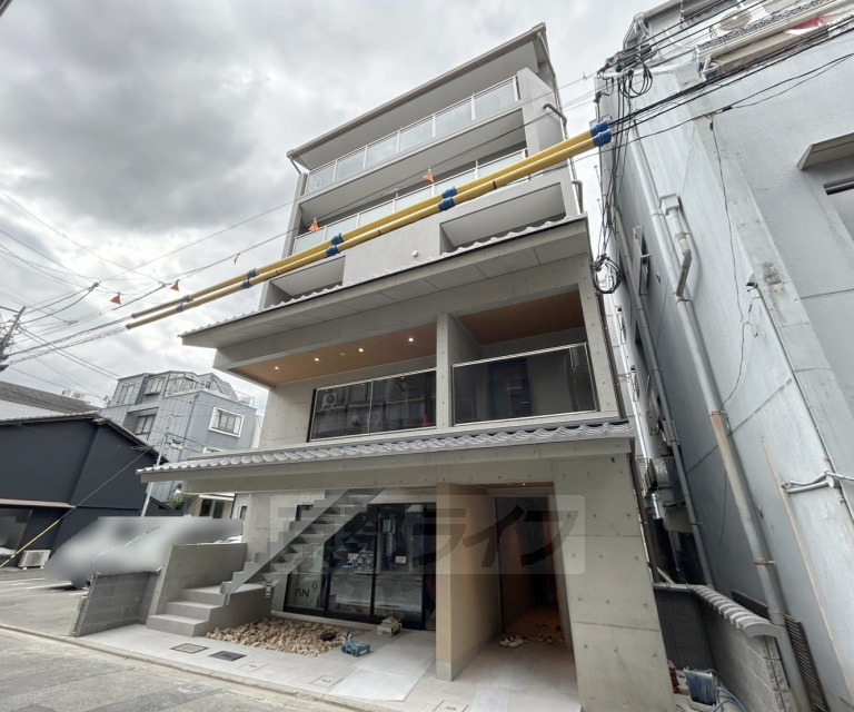 建物外観　・建築中