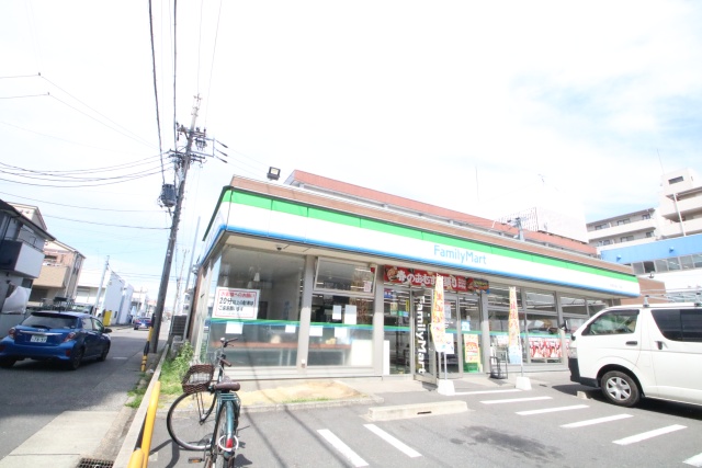 コンビニ　ファミリーマート 岩塚本通三丁目店（コンビニ）まで200m