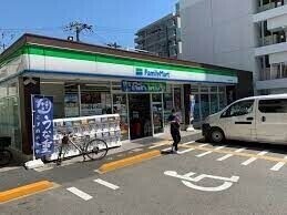 コンビニ　ファミリーマート本田みなと通店（コンビニ）まで211m